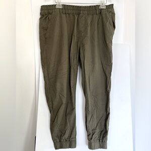 LEVI’S khaki green pants